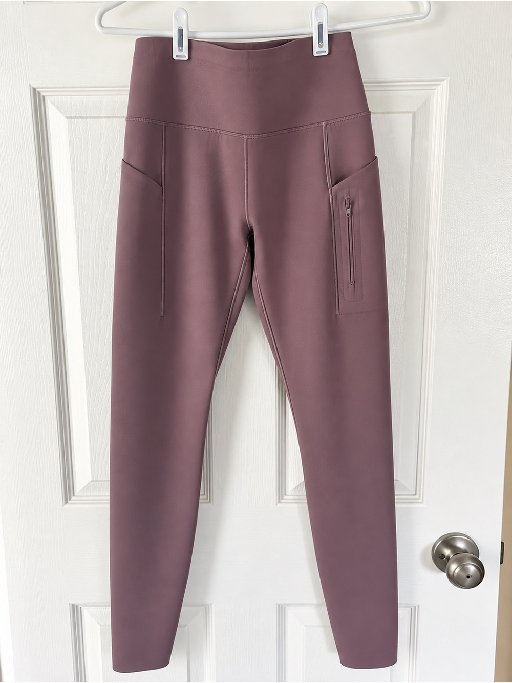 Nike Women’s Mauve Active Leggings with Side Pockets